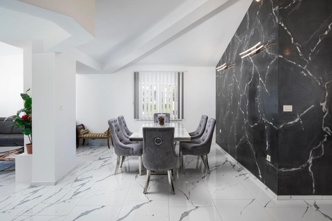 Pjescana Uvala Sea View Apartment Luaran gambar